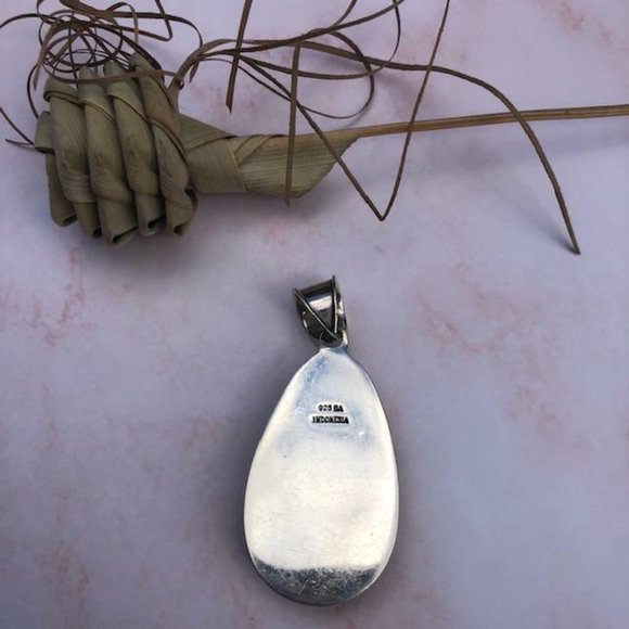 .925 Sterling Silver Pear Shape Mother of Pearl Cabochon Large Pendant - Picture 5 of 5